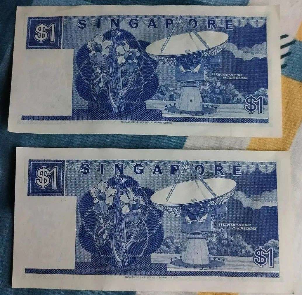 新加坡建国一代的$1纸币重现!这两张连号品相太惊艳
