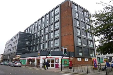 学生陆续复课，新加坡地产商热衷投资学生宿舍