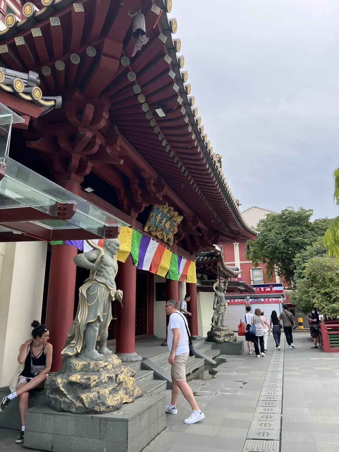 为了能买到霉霉演唱会的票,竟然去了佛牙寺