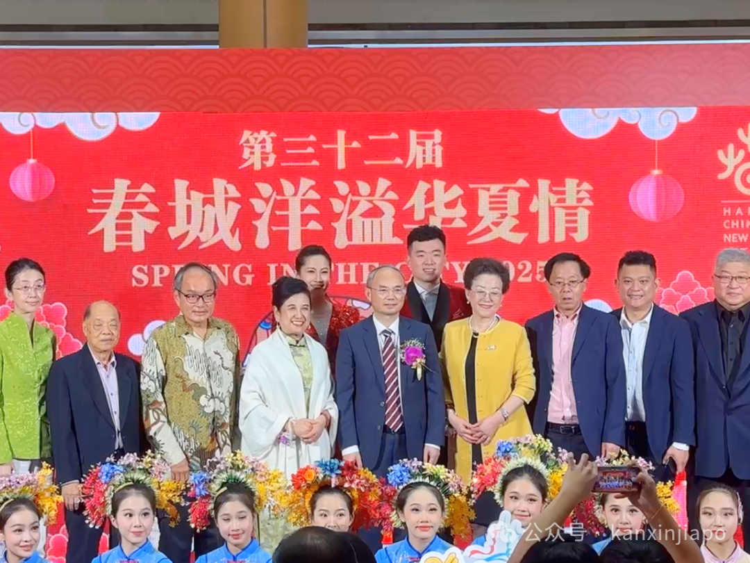 她把20多位非遗传人带到新加坡，只为延续这场32年的文化盛宴
