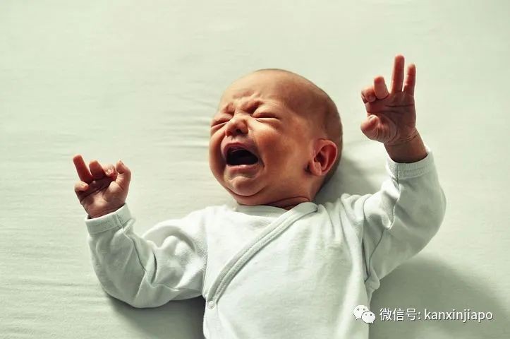 新加坡20个月大女婴,去早教中心一个月伤痕累累...