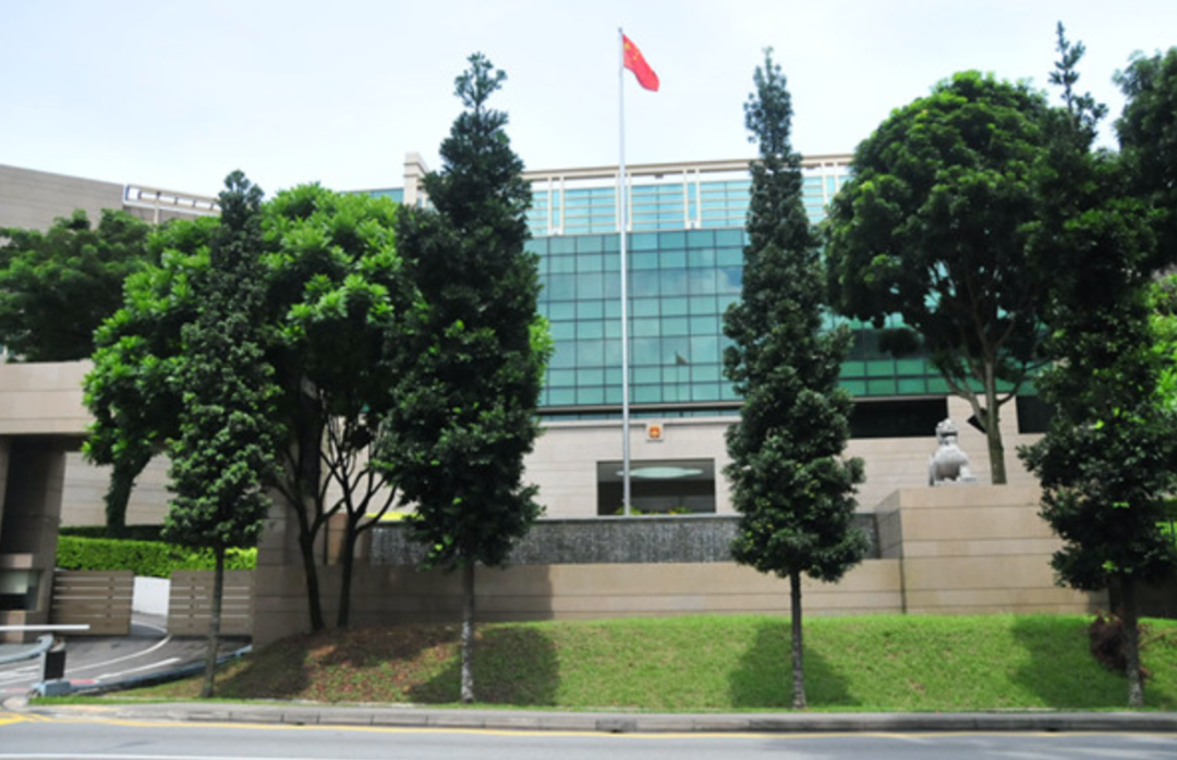 驻新加坡使馆张徐民代办署名文章《新冠溯源：尊重科学，拒绝政治化》