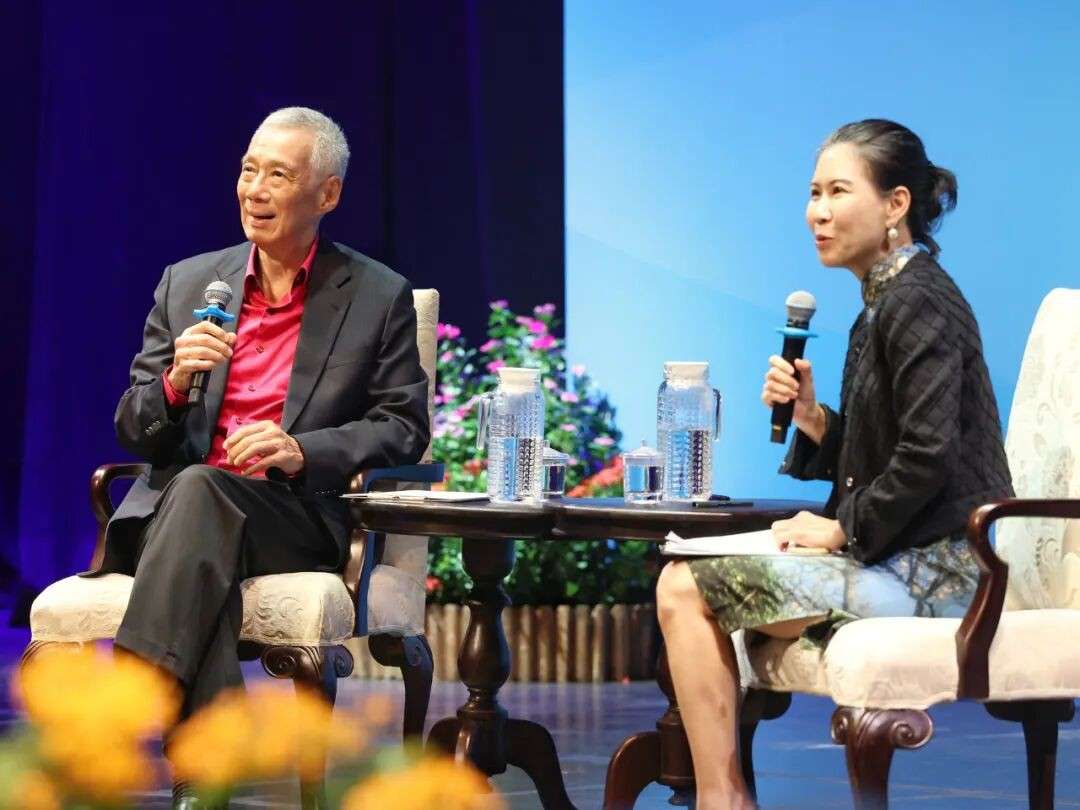 都是外国人起的外号,为什么新加坡人接受“小红点”却反感“坡县”?李显龙说出真相