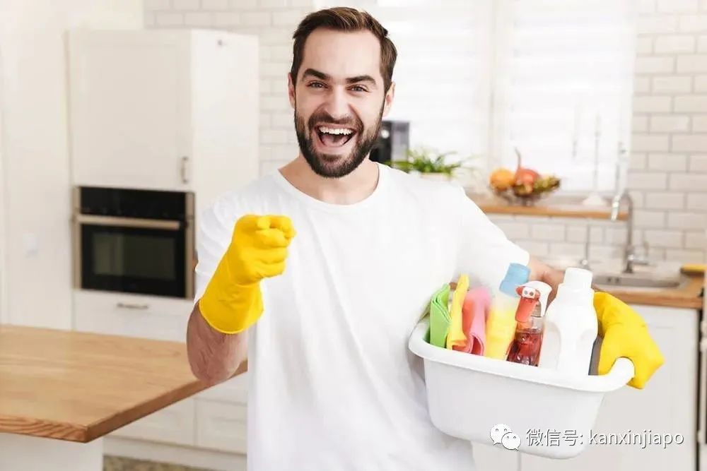 10年内新加坡“家庭主夫”暴增一倍！高学历精英也甘心回家做家务...