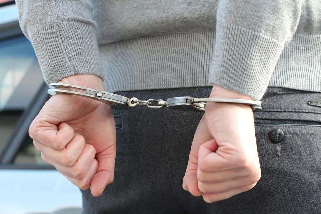 小学生都不放过?新加坡女教师被控性侵多名男孩
