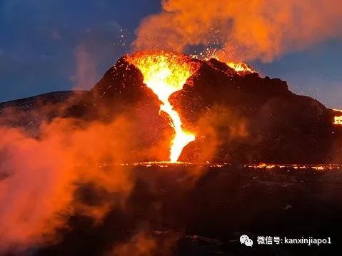 印度尼西亚默拉皮火山喷发浓烟,引起多起地震
