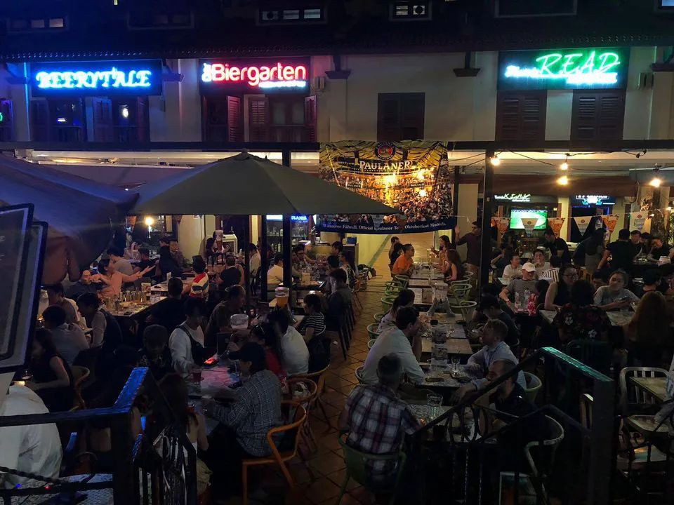 上周10家餐厅违规被罚款2000新币、停业10天、停卖酒精