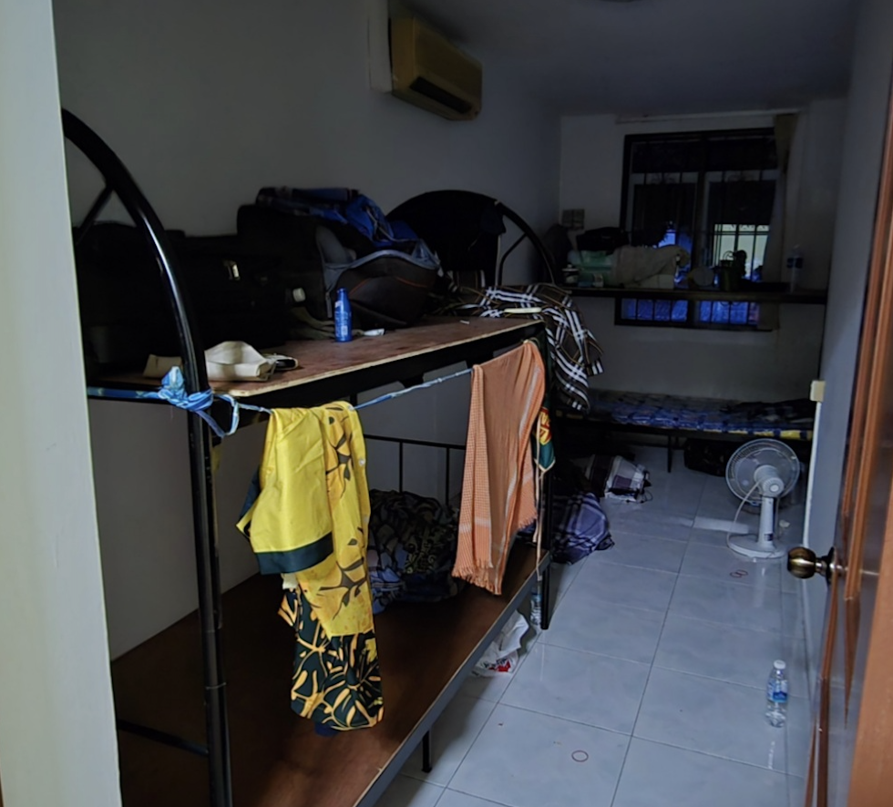 新加坡一栋店屋住了18名外劳,人力部出手了