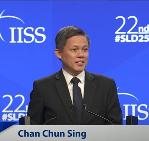新加坡站中还是站美？国防部长给出答案