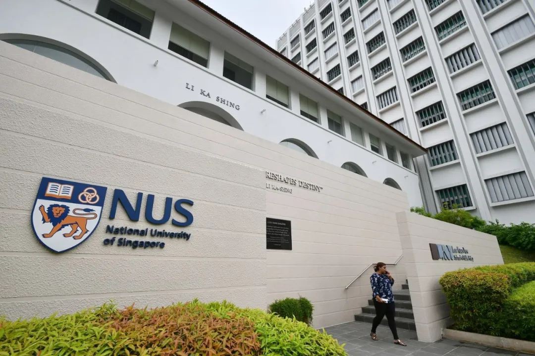 潜入国大女厕成每周消遣,新加坡18岁少年偷窥学生妹做辣眼睛的事